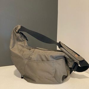 Lowepro sling camera bag